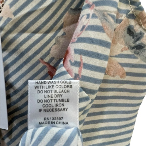 Rose and Olive v neck tank with lacing around neckline size xs - Picture 4 of 6